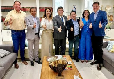 Prefeito Renaldinho busca melhorias para São Julião em encontro com governador Rafael Fonteles