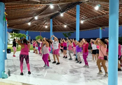Prefeitura de São Julião realiza aula de ritmos em alusão ao Outubro Rosa