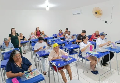 Prefeitura de São Julião entrega kits escolares a mais de 300 alunos da EJA em seis escolas do município
