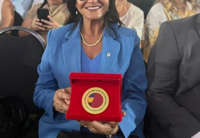 Secretária de Educação de São Julião recebe Selo Ouro de Alfabetização em cerimônia em Brasília