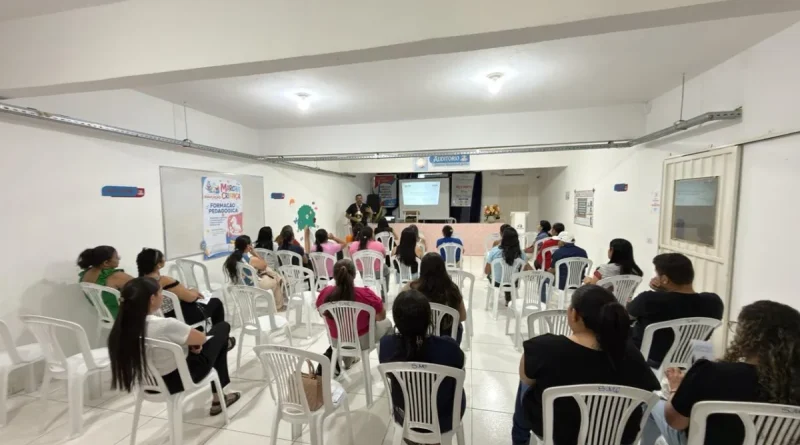 Prefeitura de São Julião realiza palestra sobre hortas escolares e alimentação saudável para educadores